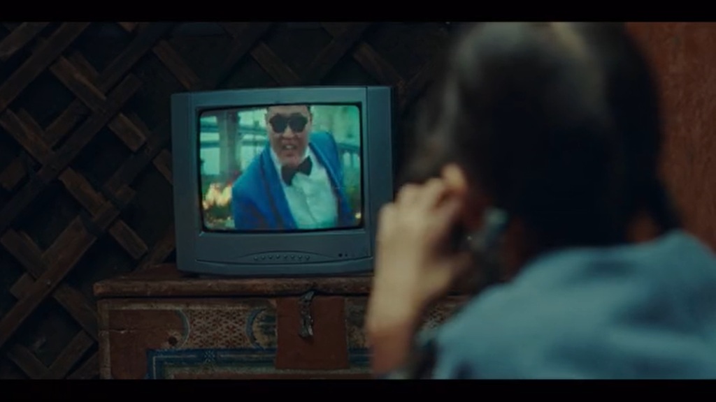 Gang Nam-soon watching PSY Gangnam Style